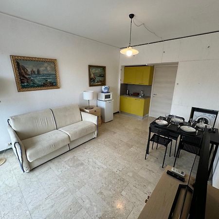 Tirrenia Beach House - Sea Front With Private Beach سانريمو المظهر الخارجي الصورة